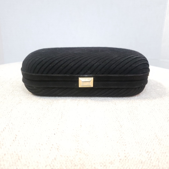 Bottega Veneta Suede Black Diagonal Lines Clutch. - Picture 7 of 7